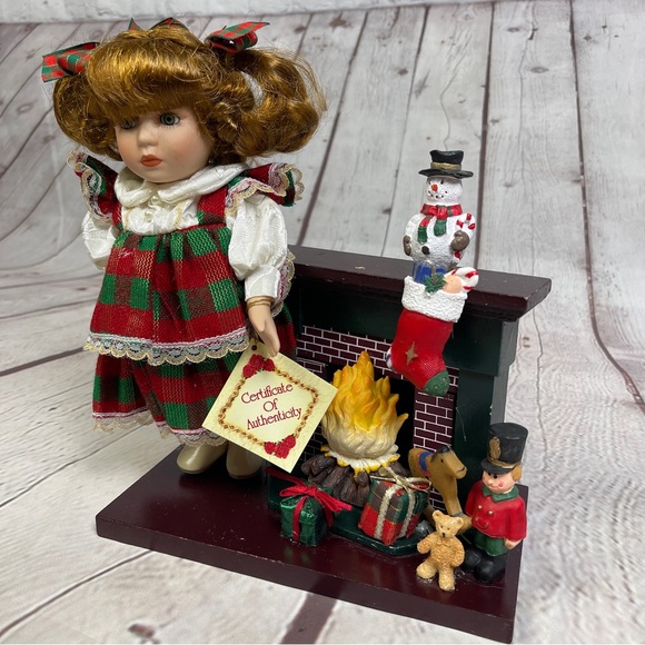 CLASSIC TREASURES Christmas collectible porcelain doll with fireplace and toys - Picture 2 of 7